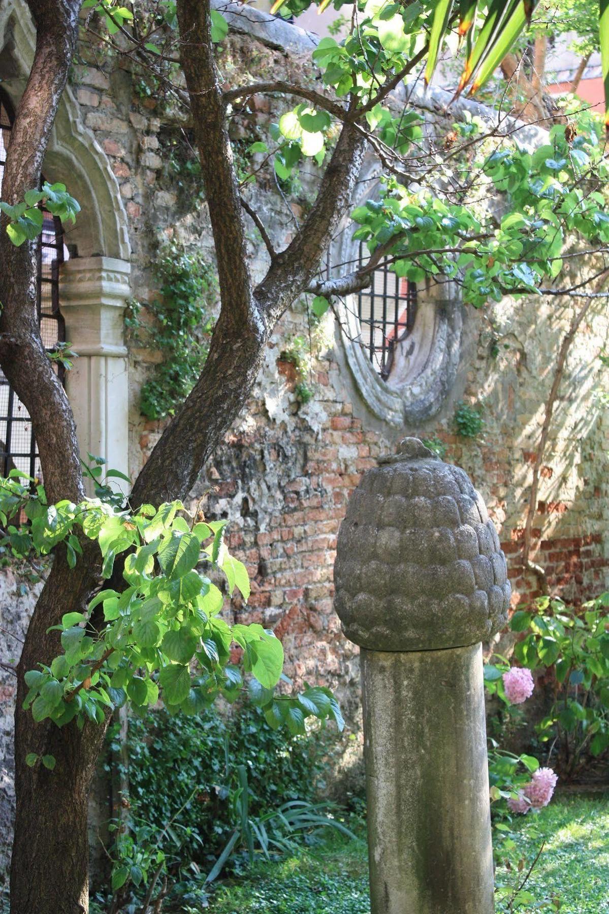 Appartamento Garden Ca' Rezzonico Венеция Экстерьер фото