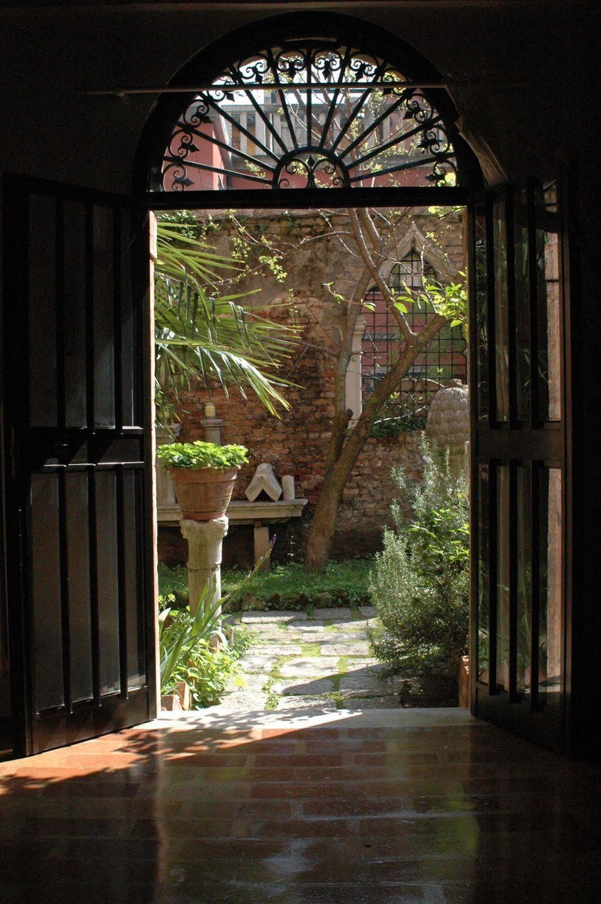 Appartamento Garden Ca' Rezzonico Венеция Экстерьер фото
